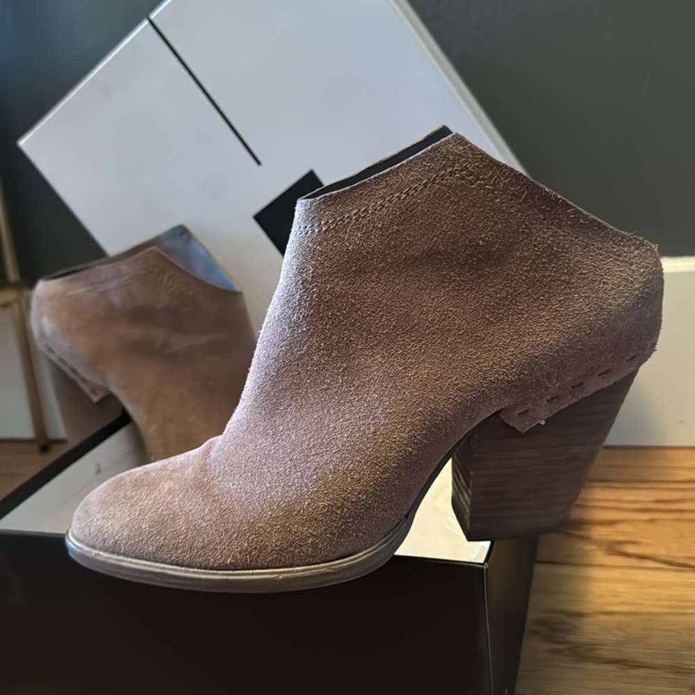 Dolce Vita slip in cowboy boots. Taupe suede. Size 9.